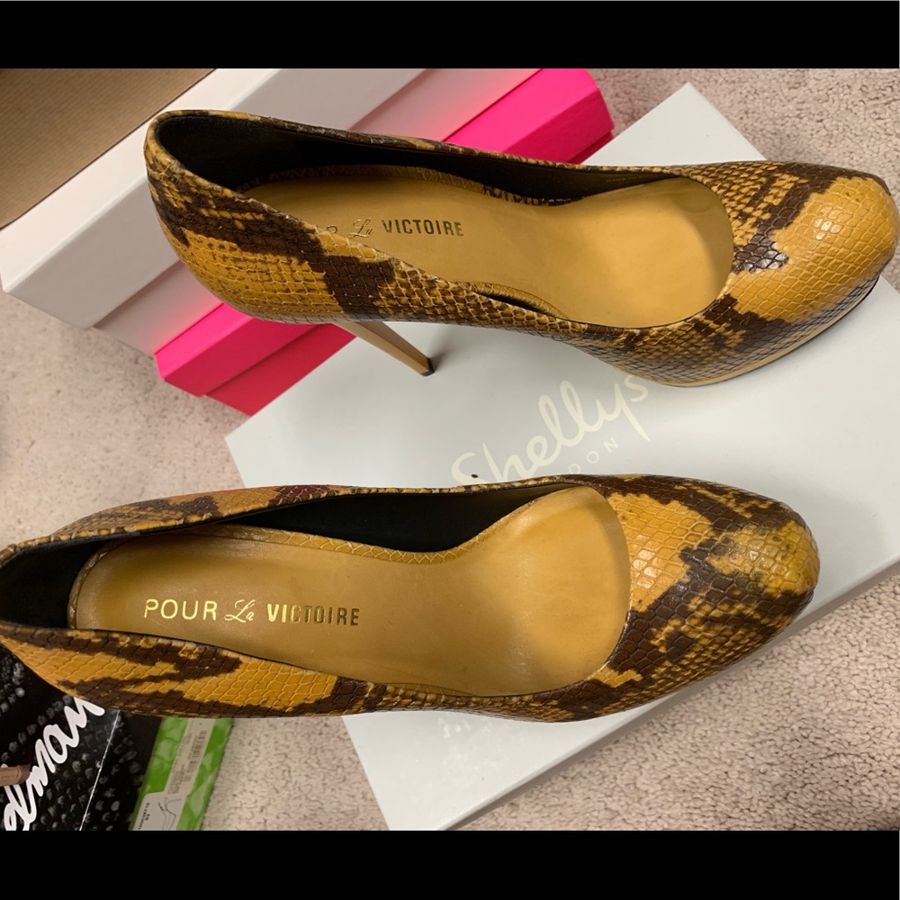 Yellow snake print beauty!